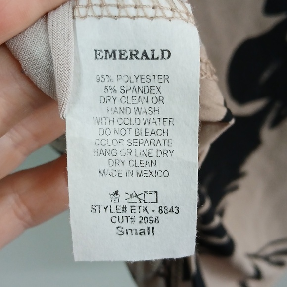 Nwt Sleeveless Tan Floral Tank By Emerald. Small - Picture 7 of 8